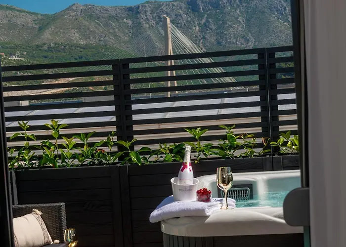 Exclusive Madison Apartment *